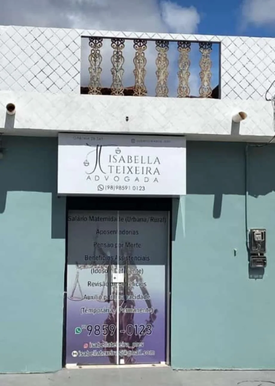 Fachada vertical do escritório Isabella Teixeira Advocacia Previdenciária